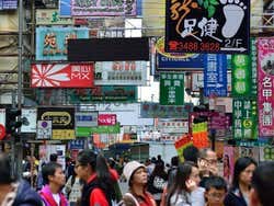 Una strada di Kowloon, che caos!